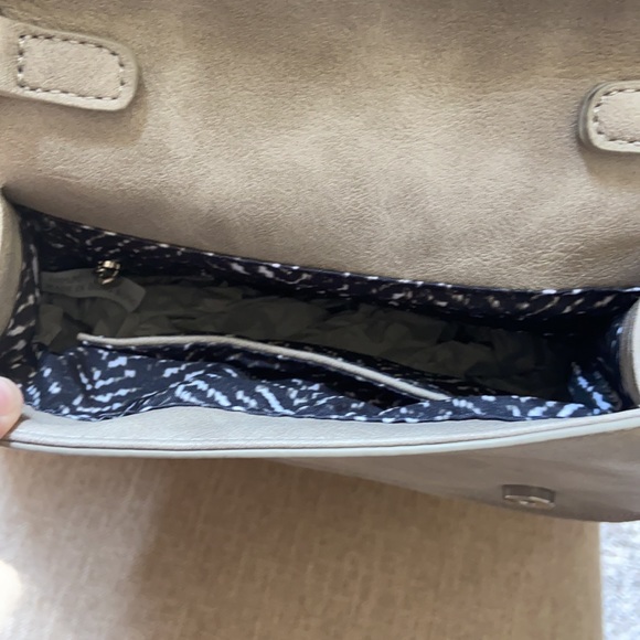 Light Gray Saddle Bag from Francesca’s. New w Tag - Picture 3 of 8
